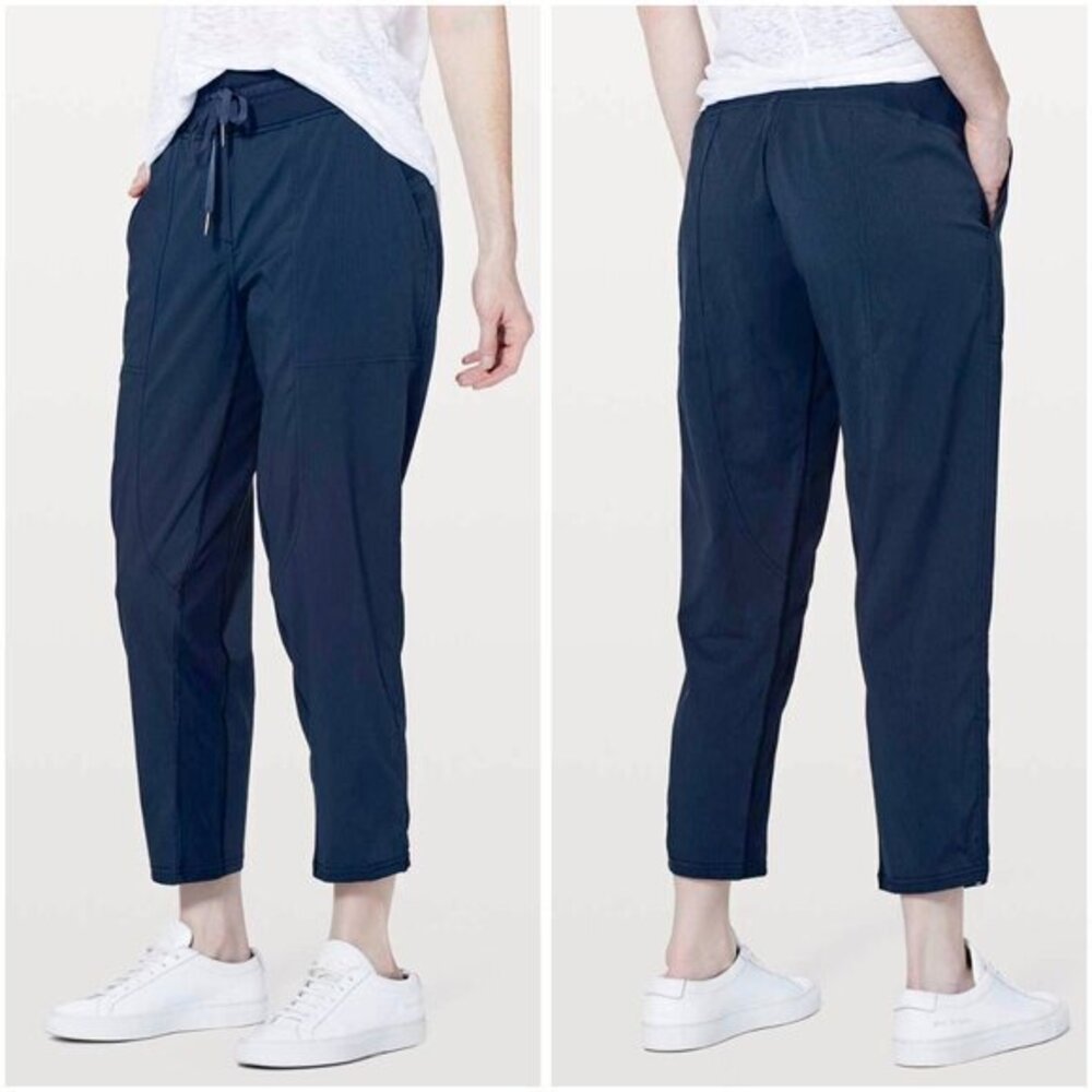 Lululemon Dance Studio Ankle Length Pants 25" in True Navy Size 4